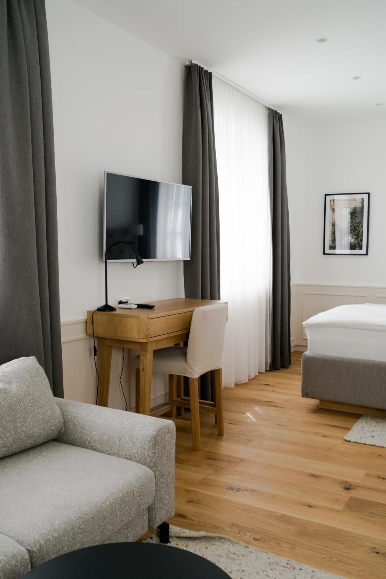 Hotel Gasthof Koenig Kremsmunster Bagian luar foto
