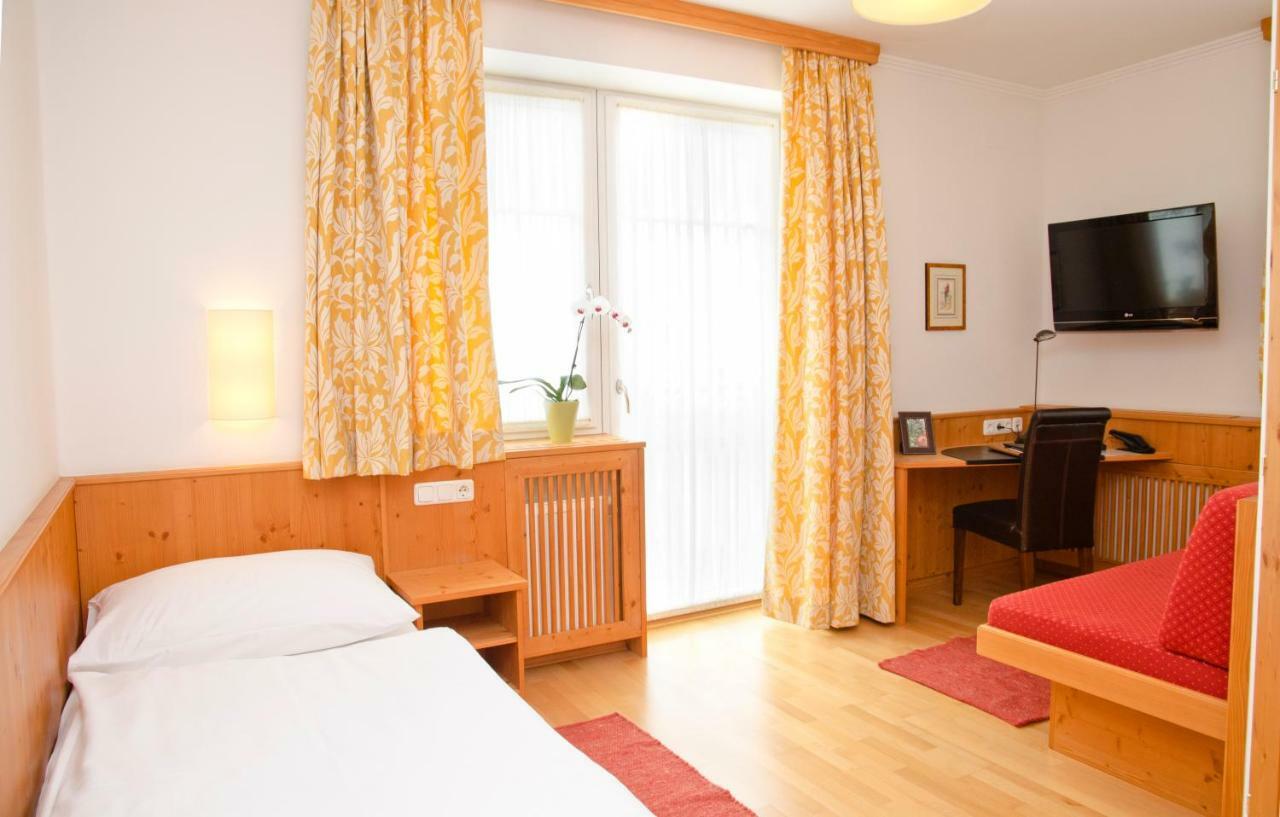 Hotel Gasthof Koenig Kremsmunster Bagian luar foto